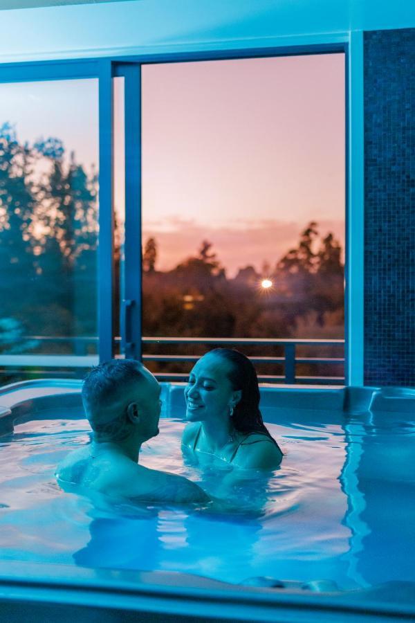 Hidden Lake Hotel & Apartments Cambridge Luaran gambar